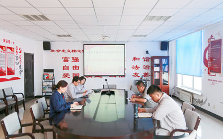 標題：華德牧草公司黨委開展黨紀學習教育專題學習
瀏覽次數：838
發(fā)表時間：2024-05-24